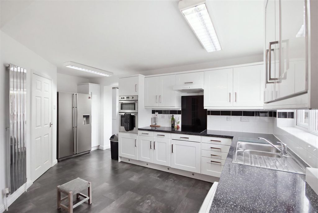 Property photo 2 of 27 Superb Kitchen/Diner