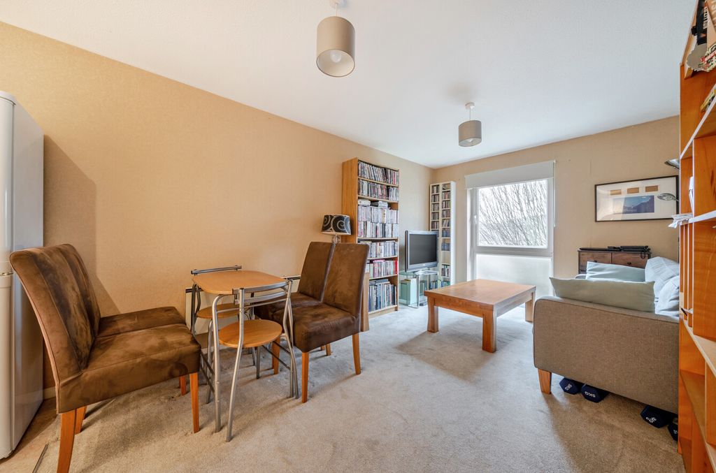 Property photo 2 of 11 Lounge8