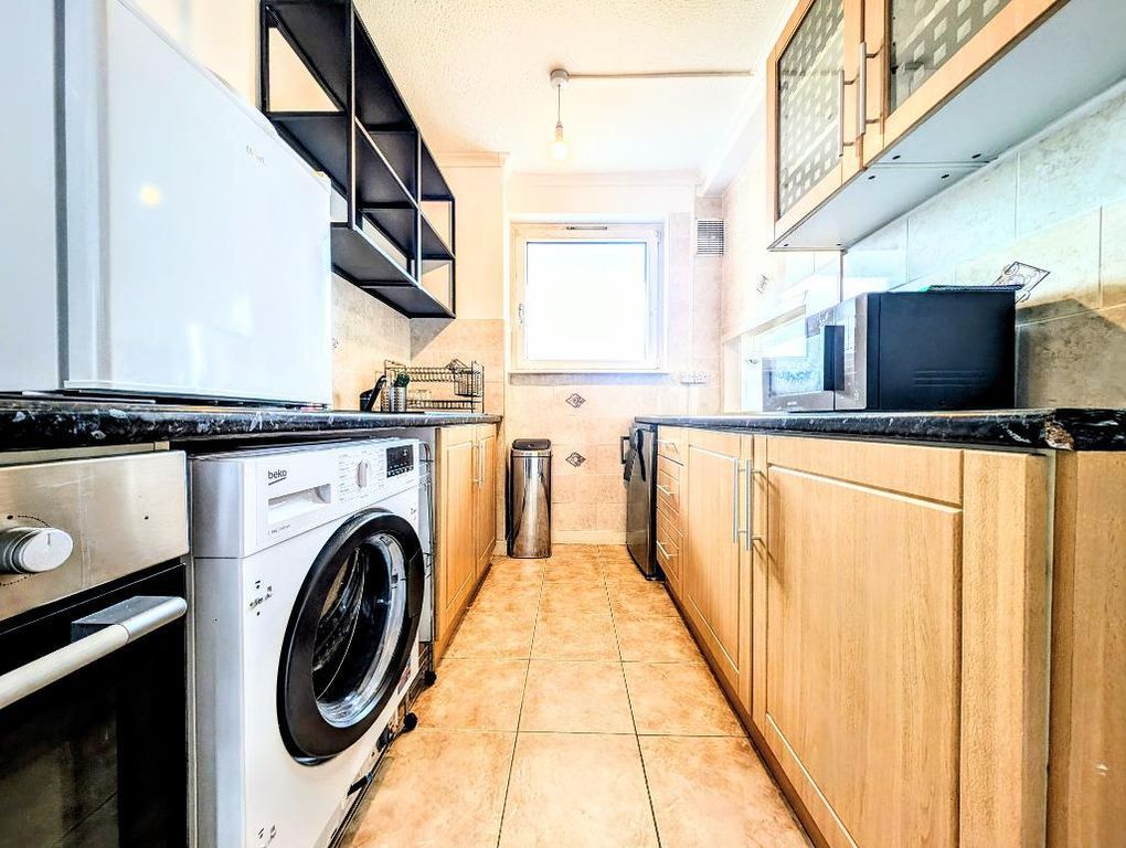 Property photo 3 of 10 Kitchen