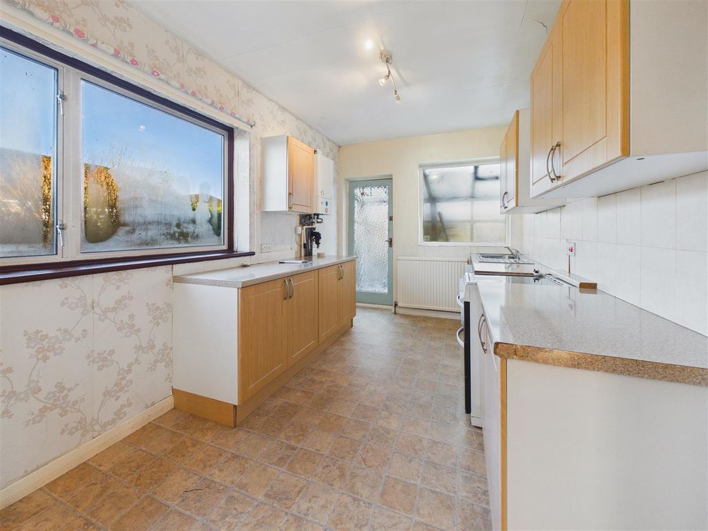 Property photo 2 of 9 Kitchen