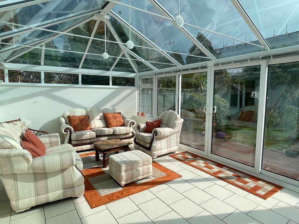 Property photo 3 of 27 Conservatory