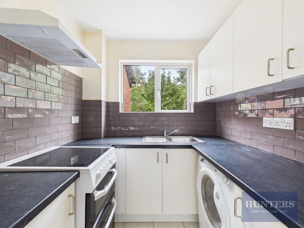 Property photo 3 of 7 Kitchen