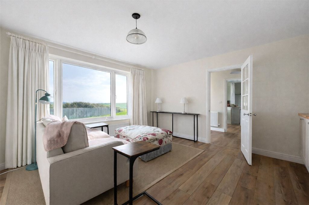 Property photo 3 of 13 Picture No. 25