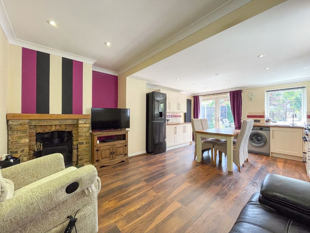 Property photo 2 of 20 3992035