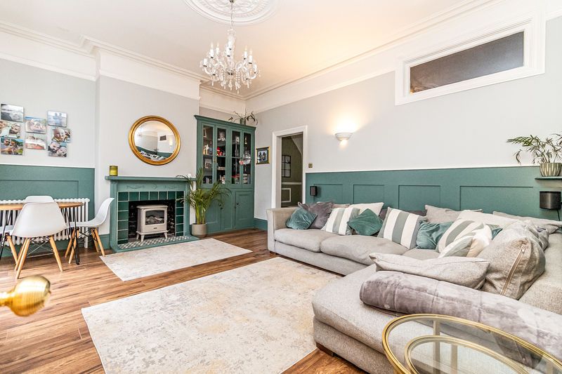 Property photo 3 of 28 .