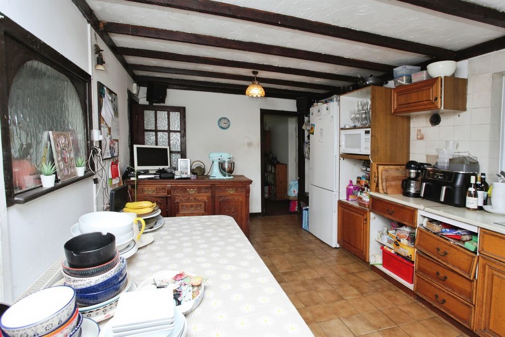 Property photo 3 of 34