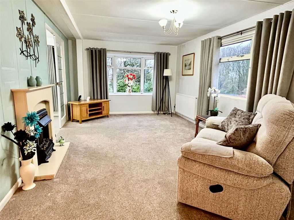 Property photo 2 of 15 Lounge