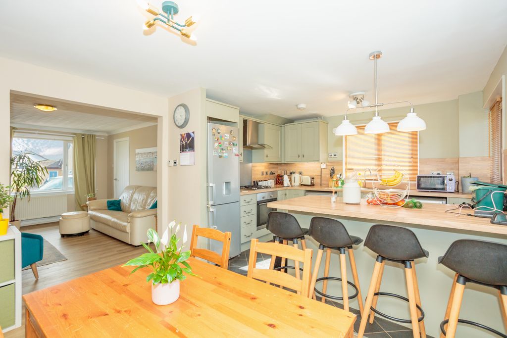 Property photo 3 of 25 Kitchen/Dining Room