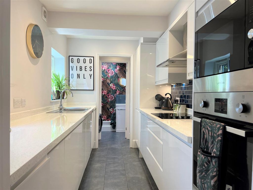 Property photo 2 of 8 Souldern Street - Kitchen 1.Jpg