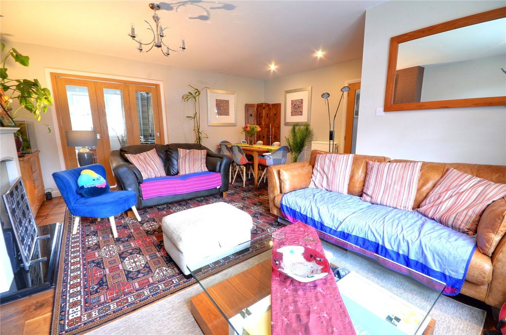 Property photo 2 of 33 Living Room