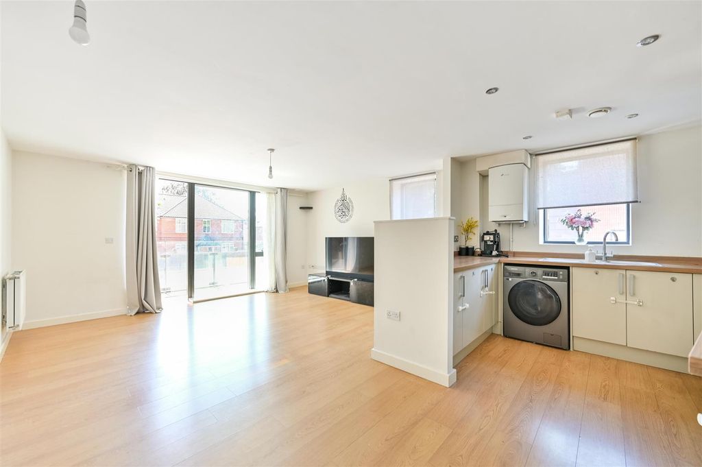 Property photo 2 of 12