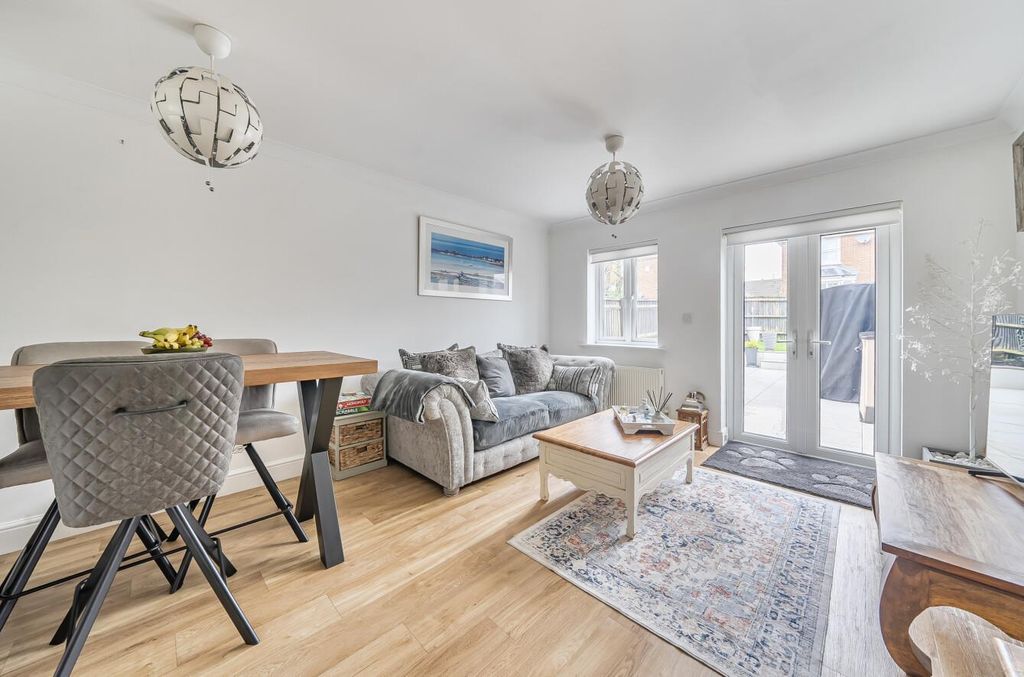 Property photo 3 of 18 1397820-8-696E4d7A73c01.Jpg