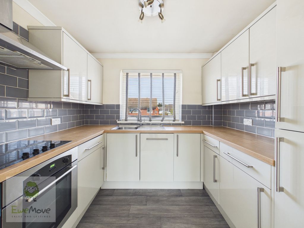 Property photo 2 of 14 Kitchen