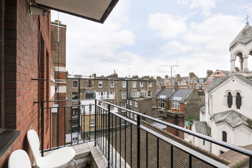Property photo 2 of 13 Balcony