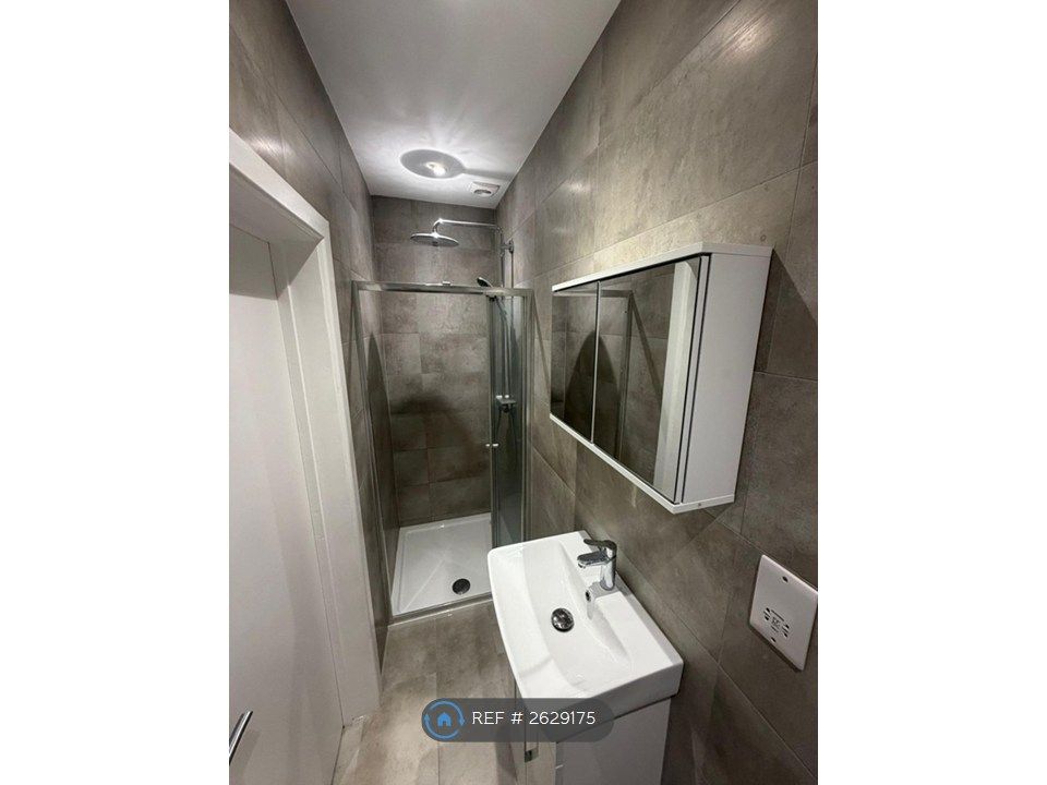 Property photo 2 of 6 Room 2 Ensuite