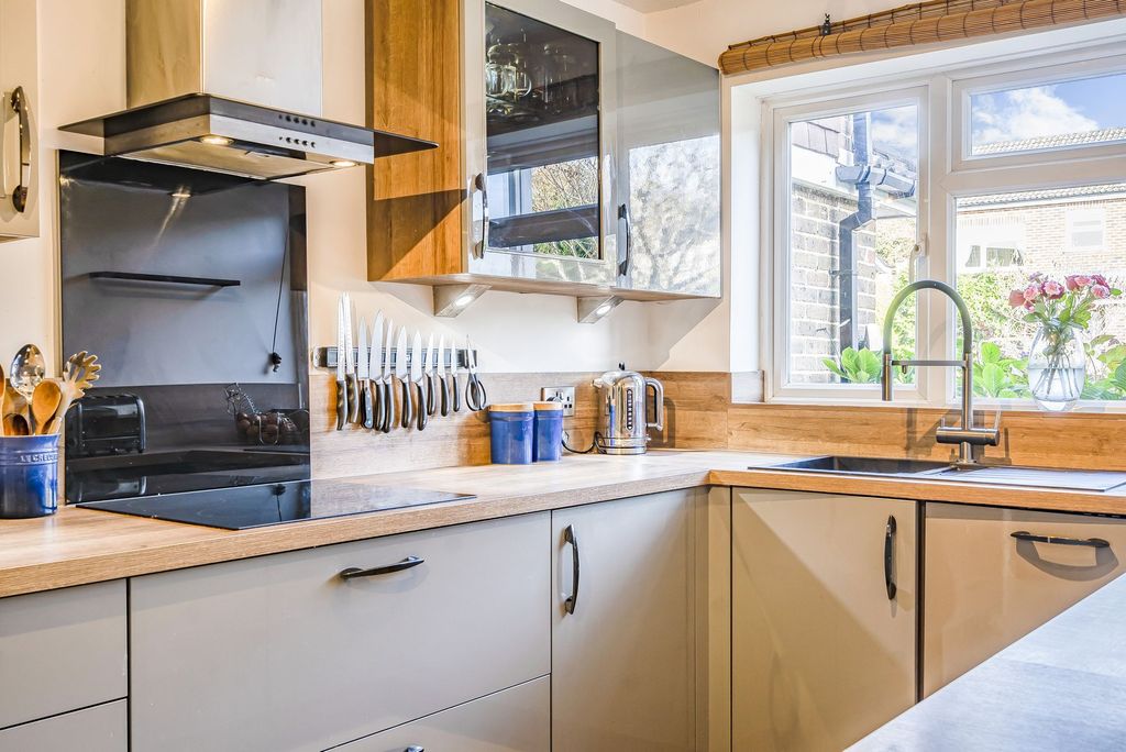 Property photo 2 of 18 Kitchen