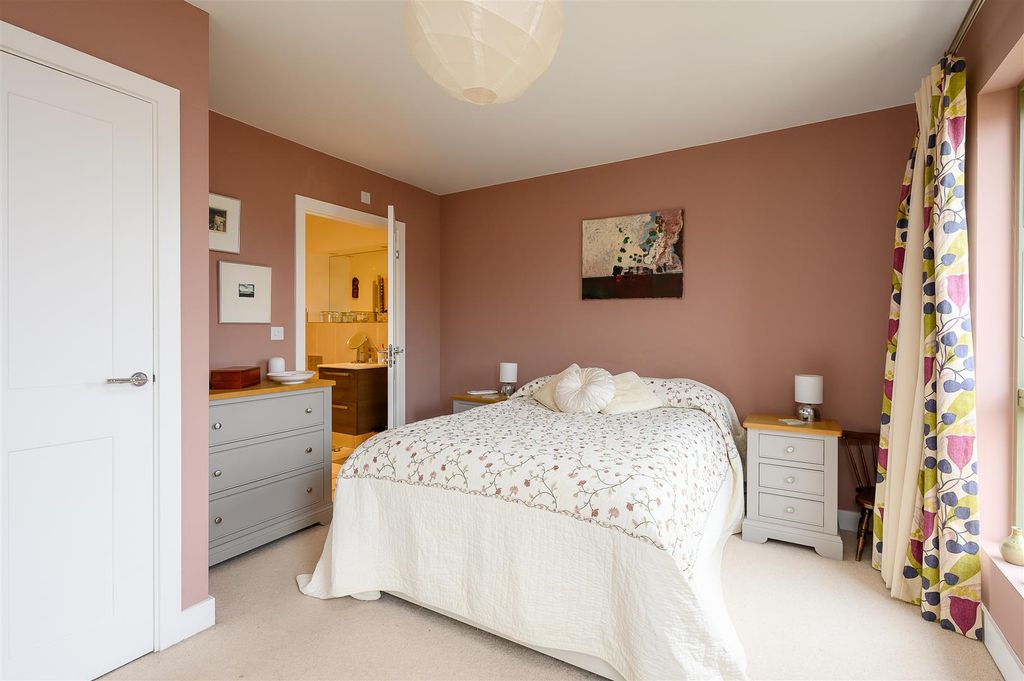 Property photo 3 of 19 Bedroom