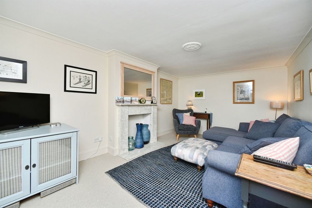 Property photo 3 of 19 Image