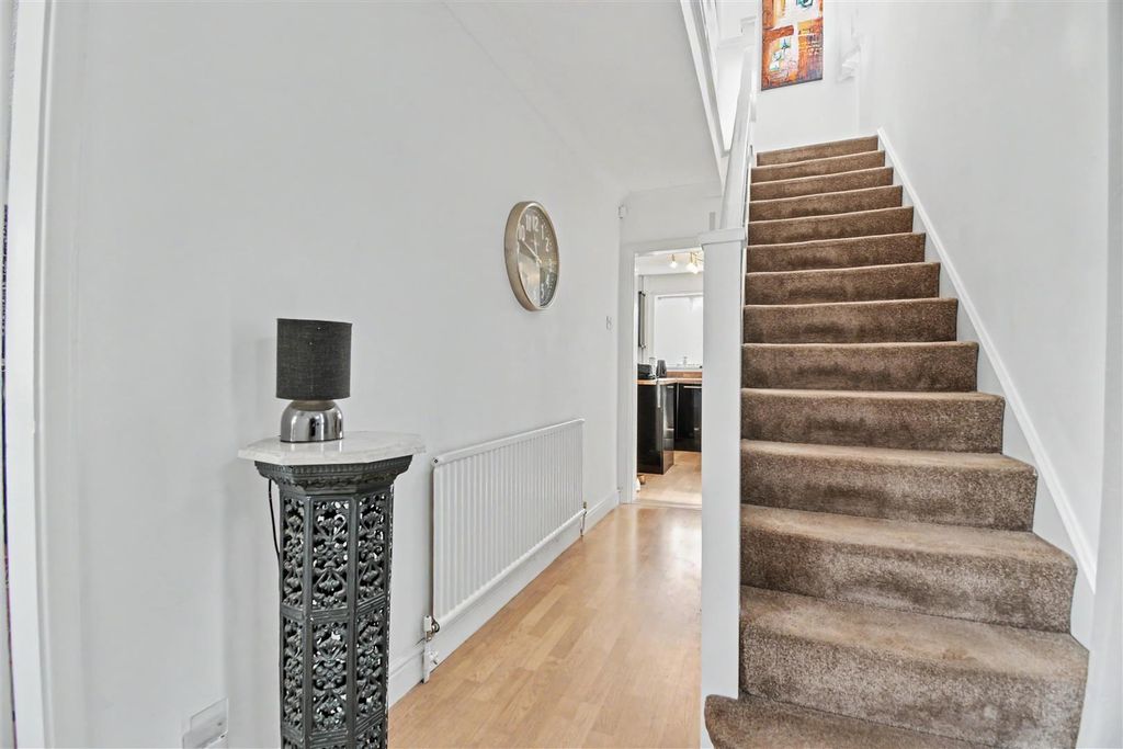 Property photo 3 of 21 Entrance Hallway