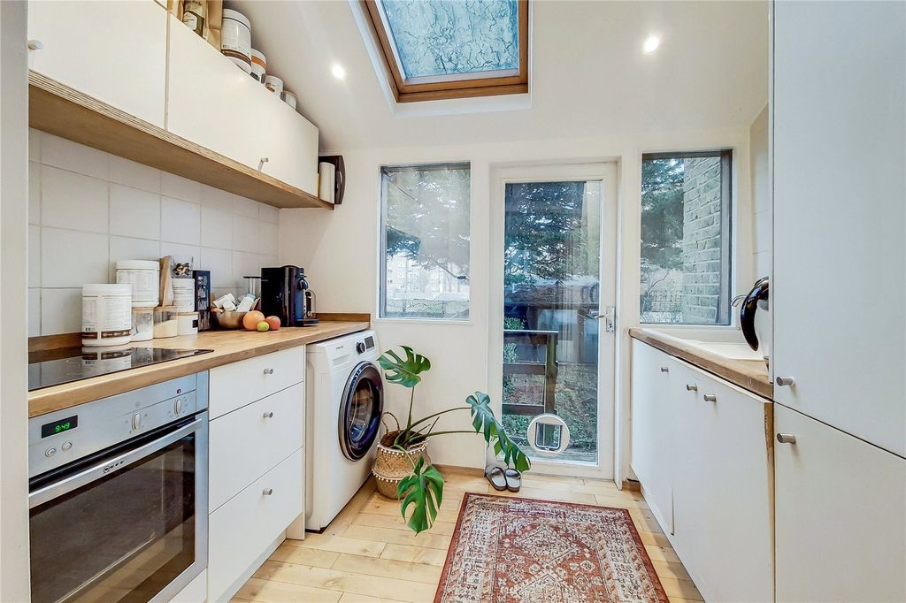 Property photo 3 of 6