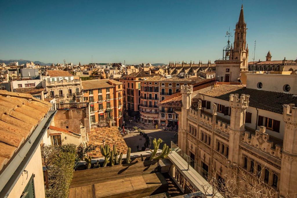 Property photo 2 of 19 Historic-Building-With-Three-Exceptional-Apartments-In-The-Old-Town-Of-Palma-De (9).Jpeg
