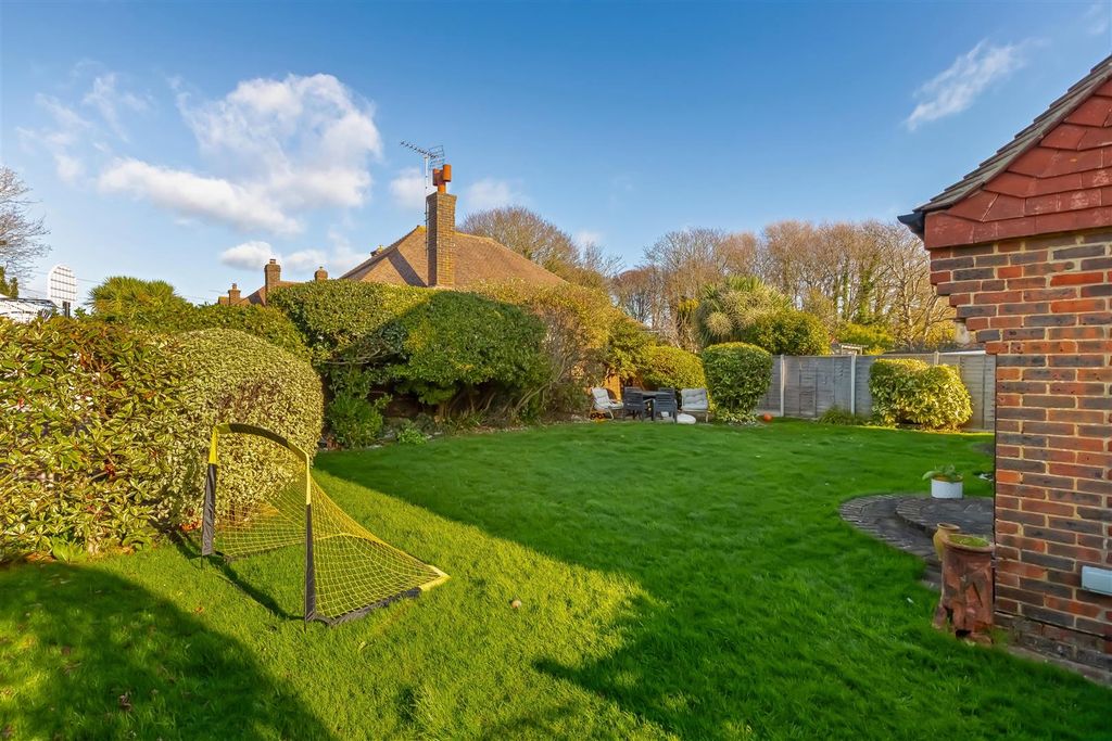 Property photo 3 of 26 Cowdray Drive_22.Jpg