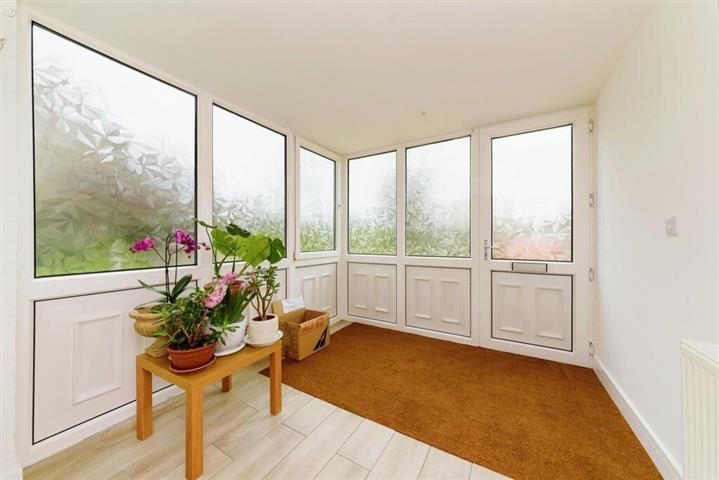 Property photo 2 of 12 Entrance Hall