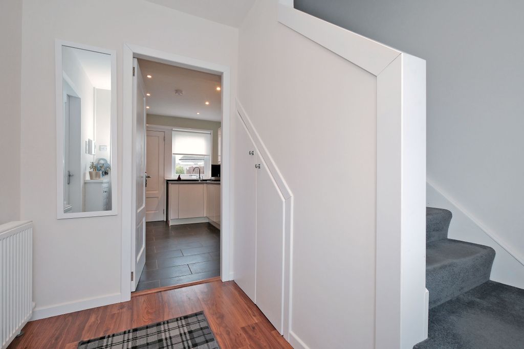 Property photo 2 of 28