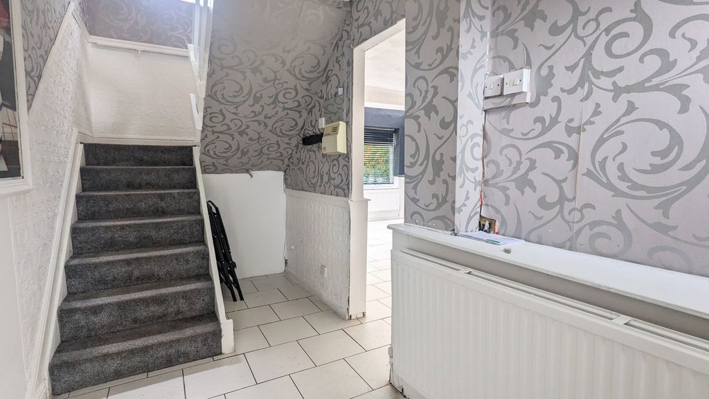 Property photo 2 of 25