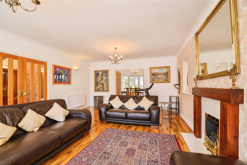 Property photo 2 of 27 Picture No. 14