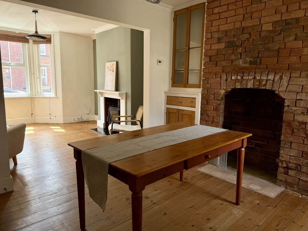 Property photo 3 of 15 Lounge