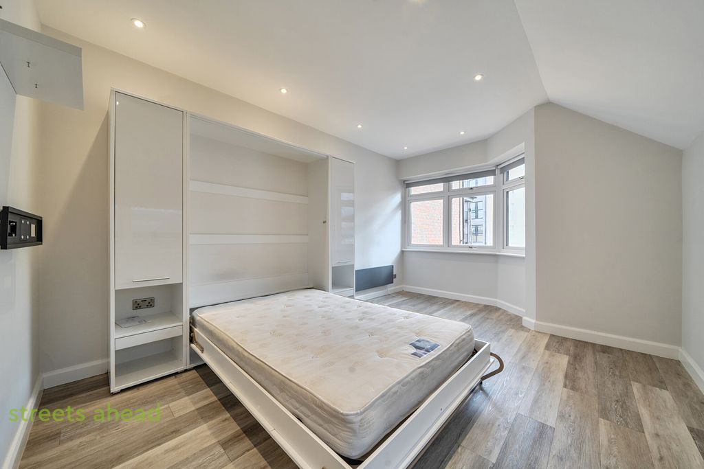 Property photo 2 of 12 Bc8E203E-069E-4Fa...