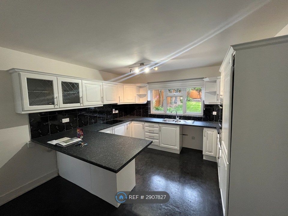 Property photo 2 of 17 Kitchen