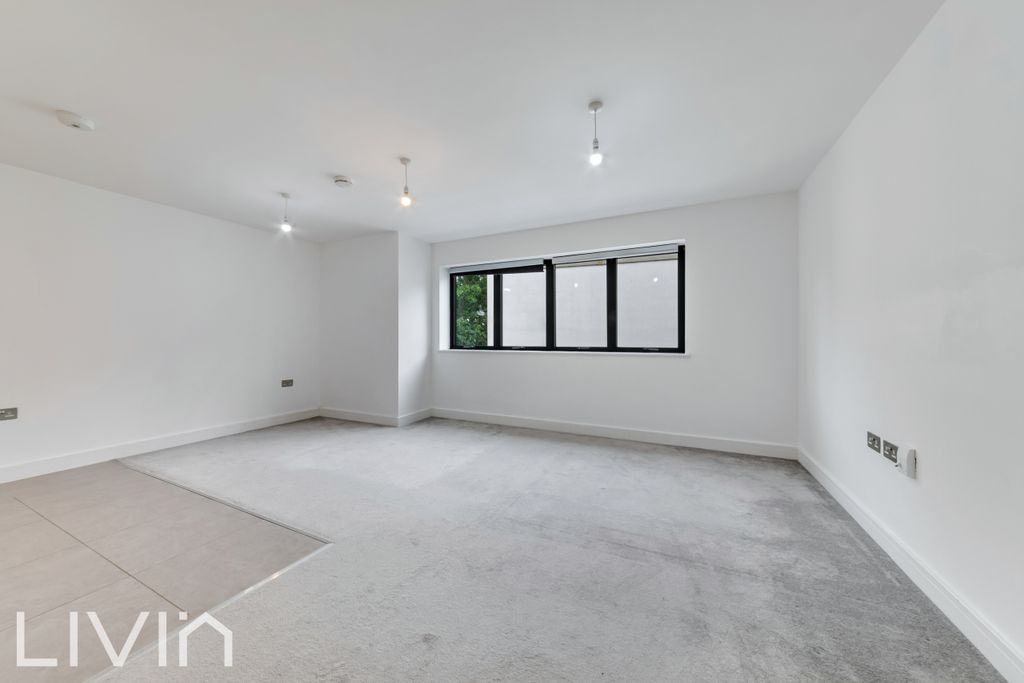 Property photo 2 of 8 3