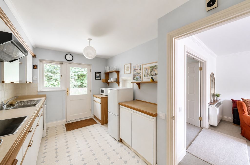 Property photo 2 of 11 Kitchen