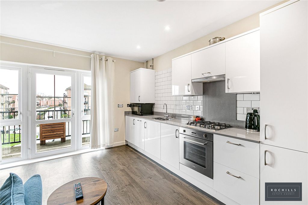 Property photo 2 of 19 Picture No. 16