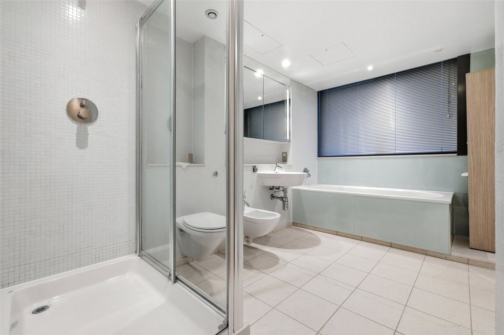 Property photo 2 of 37 Picture No. 01