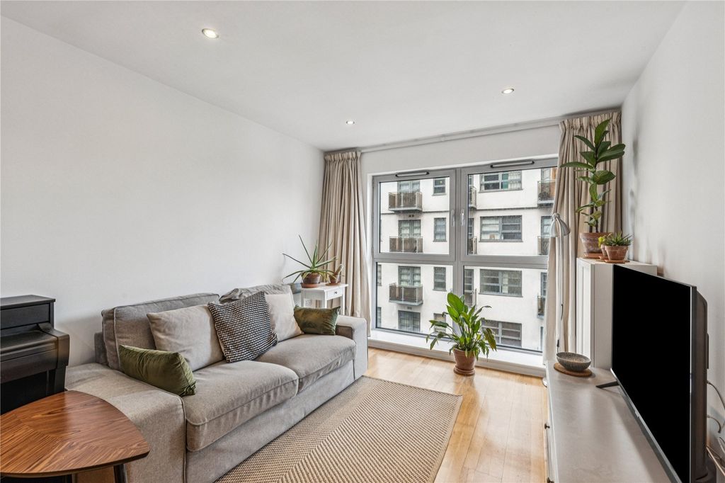 Property photo 2 of 16 Picture No. 03