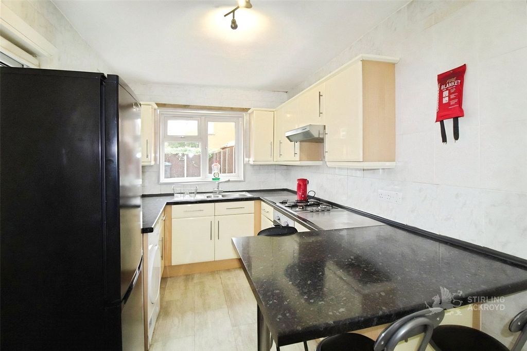 Property photo 3 of 12 Kitchen