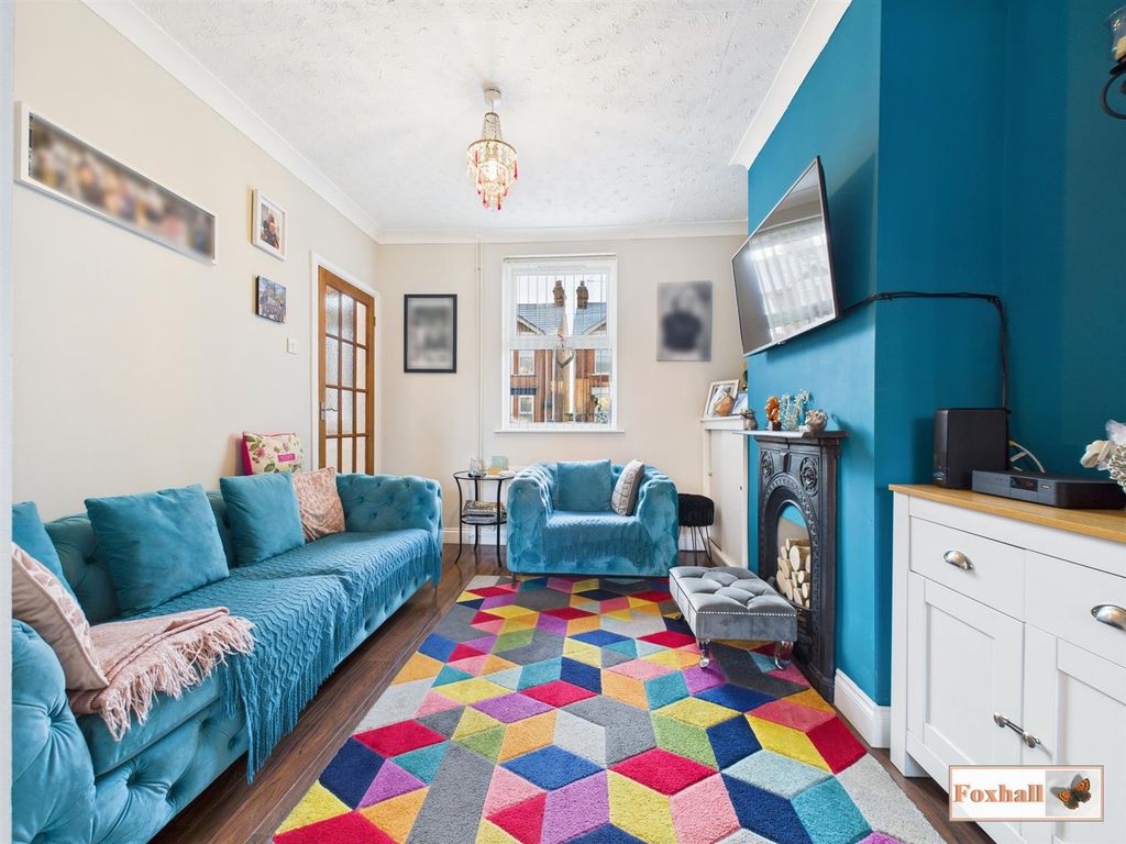 Property photo 3 of 23 Lounge