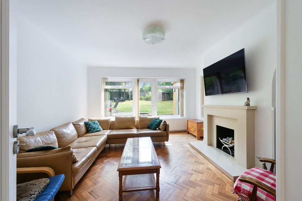 Property photo 3 of 28 Treadwell Road
