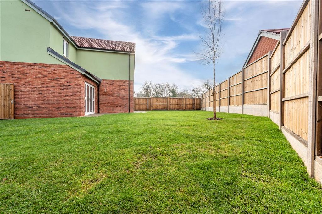 Property photo 2 of 11