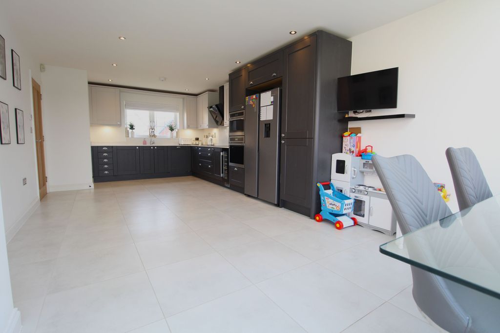 Property photo 2 of 22 Kitchen Diner