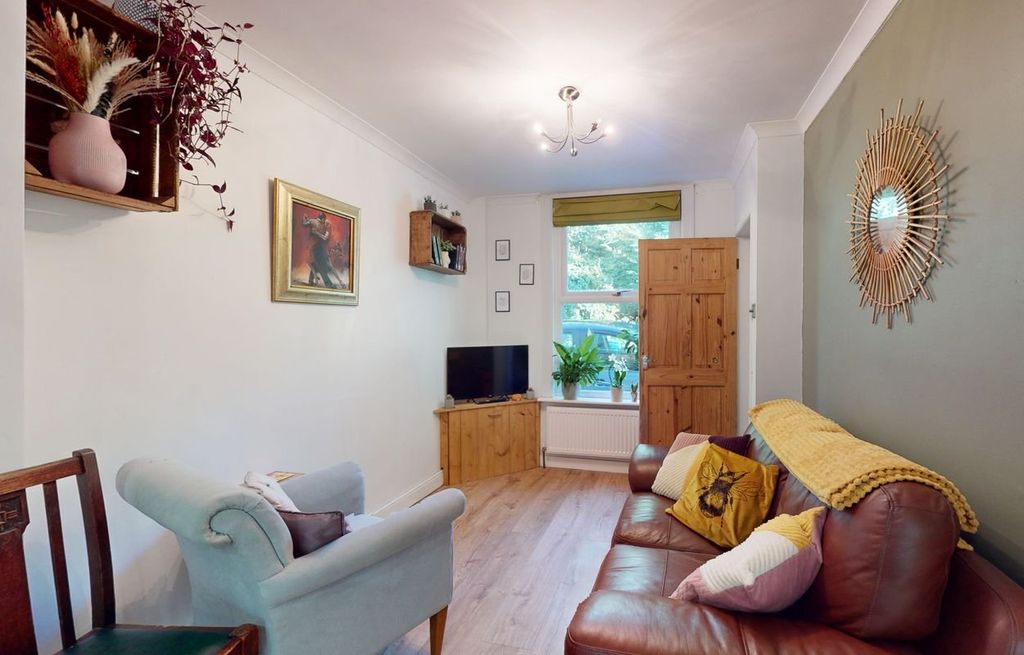 Property photo 3 of 12 Picture 3