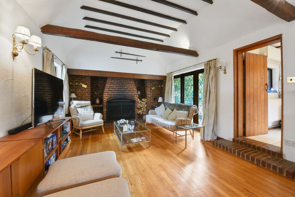 Property photo 2 of 19