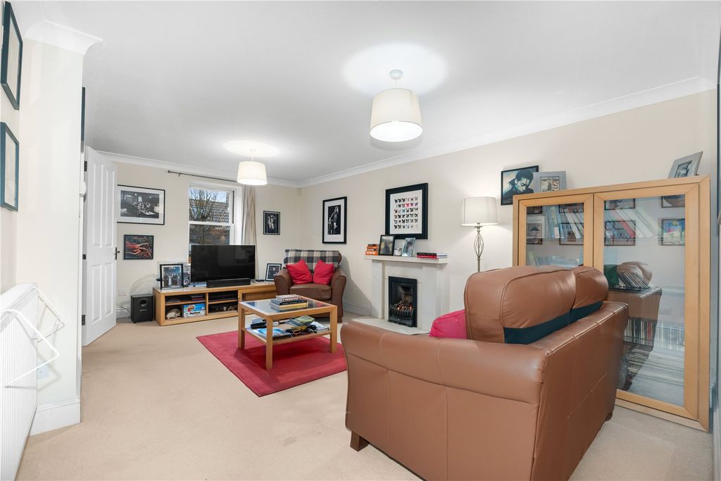 Property photo 2 of 14 Picture No. 15