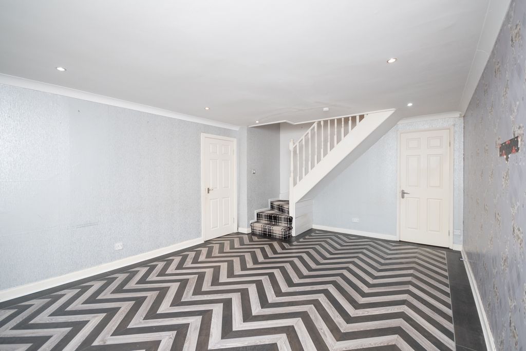 Property photo 2 of 14 Lounge