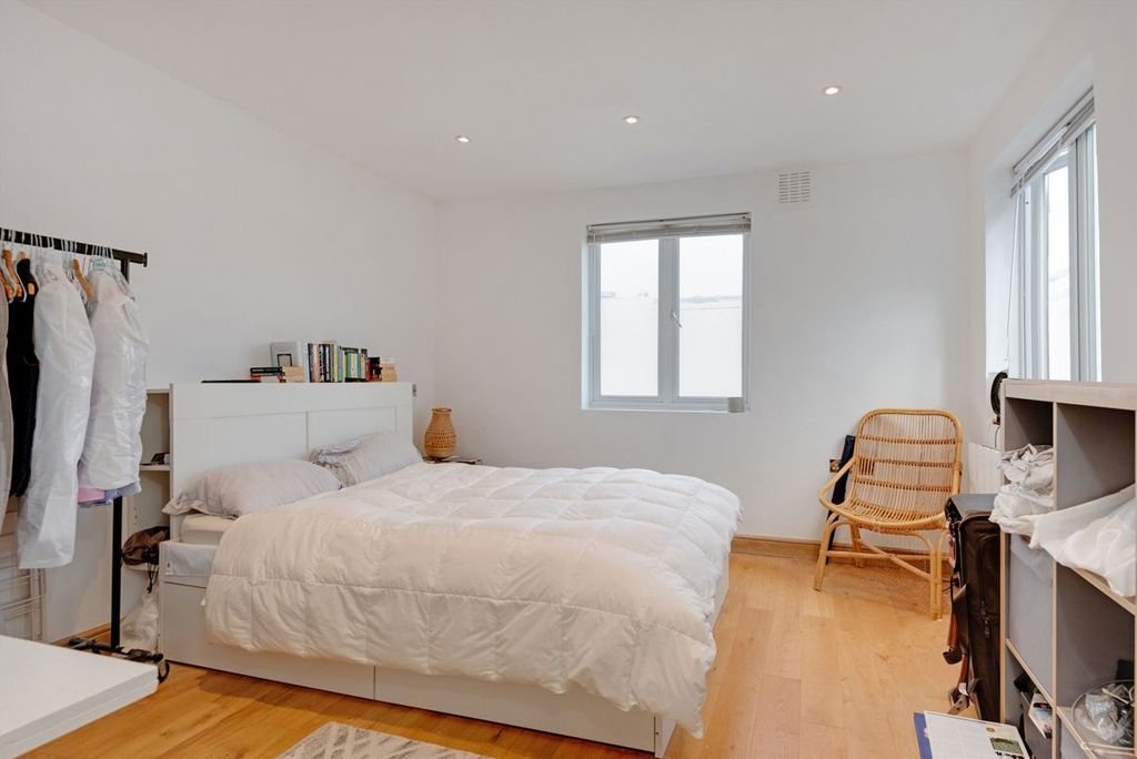 Property photo 3 of 4