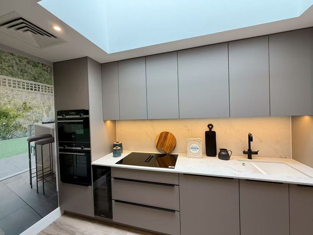 Property photo 2 of 25