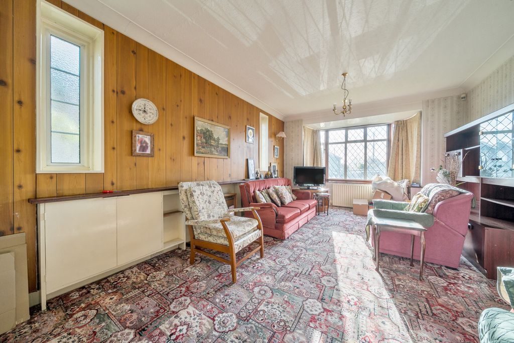 Property photo 3 of 21 1381698-1-691463B...